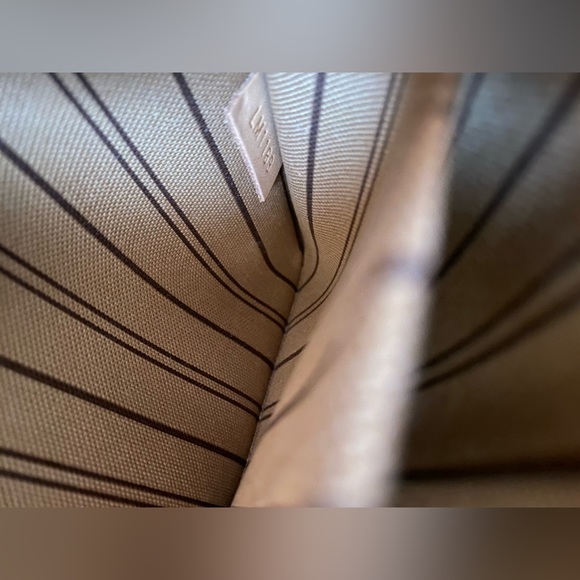 LOUIS VUITTON Monogram Neverfull Pochette - Picture 4 of 4